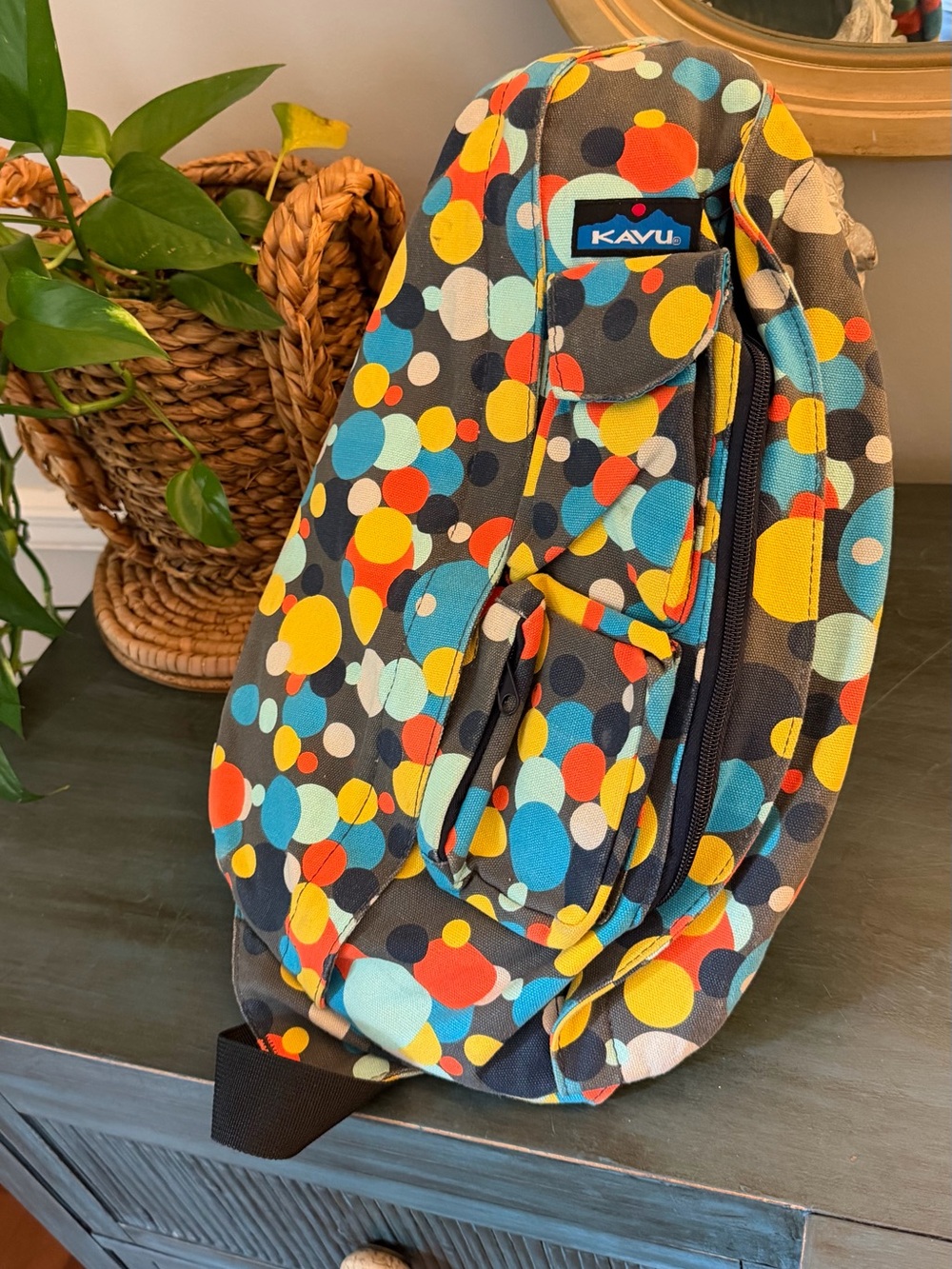 Kavu Rope sling back pack  multi colored 

All zippers work. No pets owner